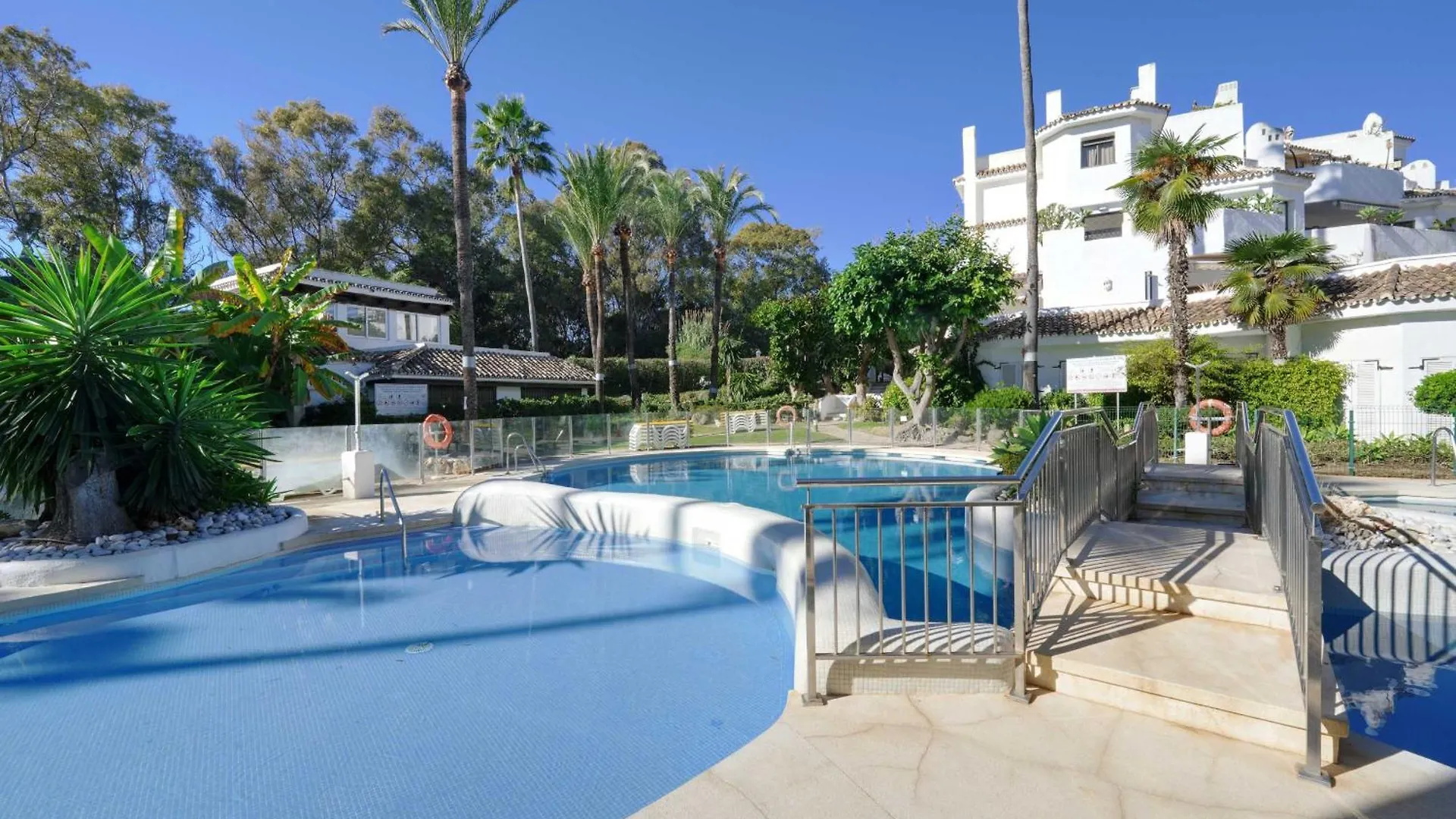 2045 Golden Beach Apartment Steps From The Sea Marbella Spanyolország